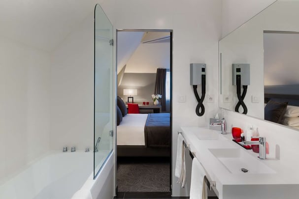 Best Western Plus Le Moderne Caen Centre CHAMBRE EX CUTIVE SALLE DE BAIN