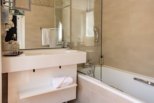 Best Western Plus Le Moderne Caen Centre SALE DE BAIN