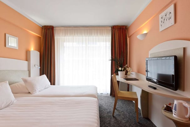 Comfort Two Twin Bed Guest Room