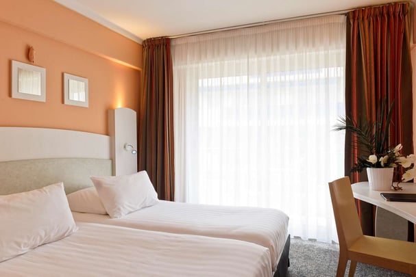 Comfort Two Twin Bed Guest Room