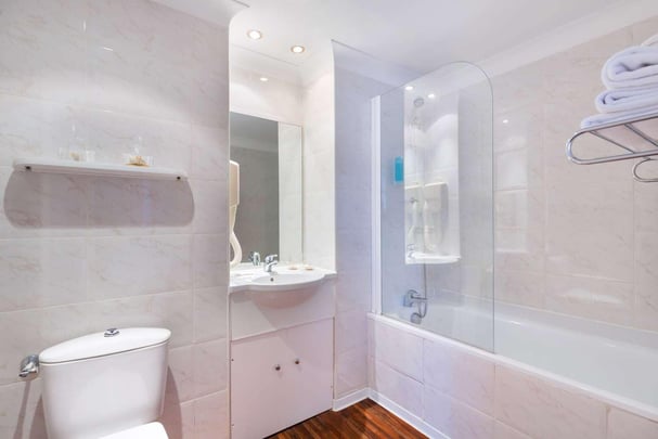 Classic Guest Bathroom