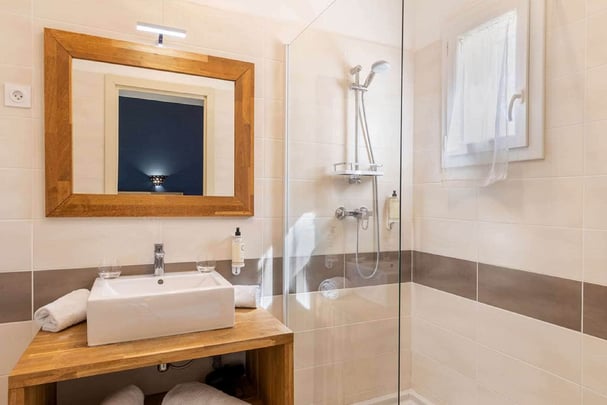 Bathroom Superior Guest Room