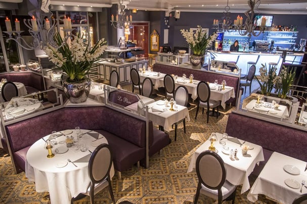 Brasserie Le Parc Evening atmosphere
