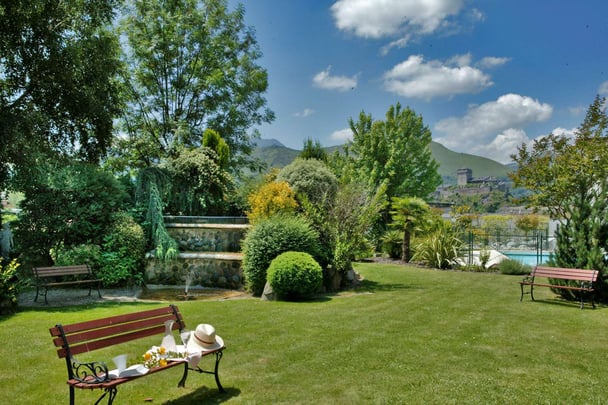 Jardin de l'Hotel Best Western Beausejour Lourdes Hautes Pyrénées