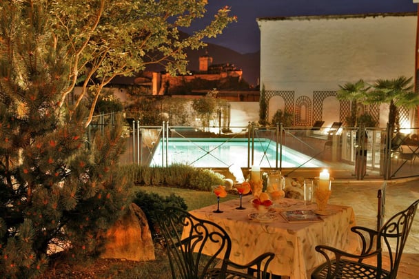 Night atmosphere on the swimming pool