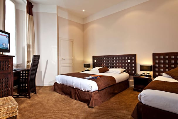 Queen/Twin Family Guest Room