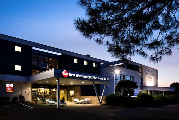 Hôtel Les Rives du Ter - Exterior