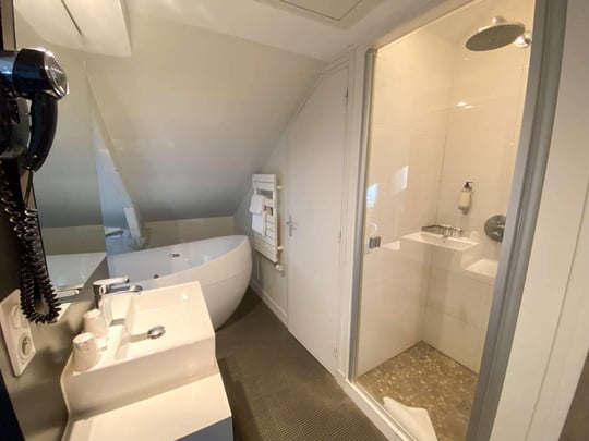 Junior Suite Bathroom
