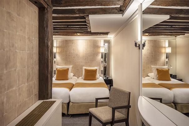 Deluxe twin bedded room