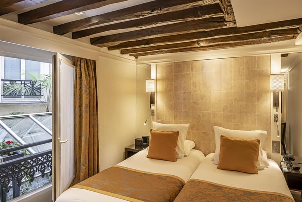 Deluxe twin bedded room