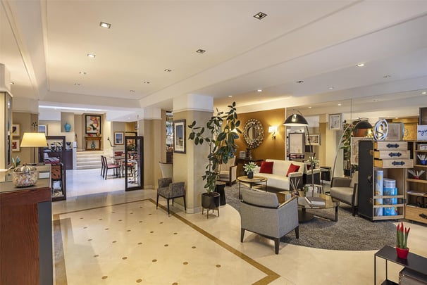 Lobby, reception and breakfast room