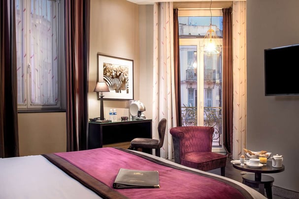 Queen Bed Junior Suite