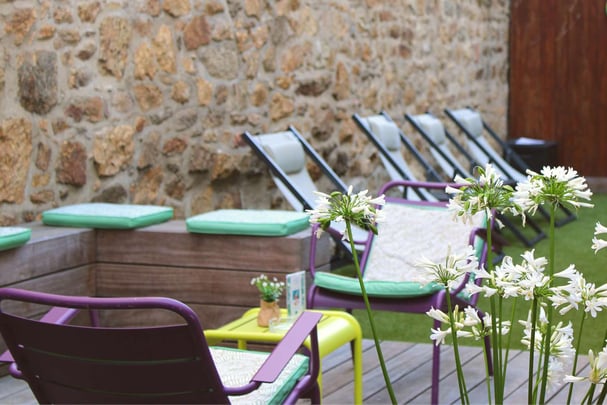 Restaurant terrace patio