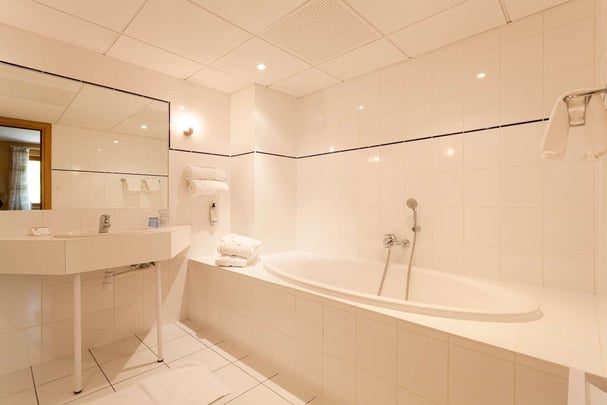 Bathroom Suite Grand Confort