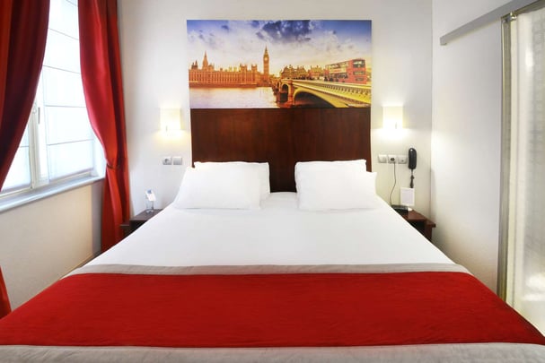 Superior Kind Bed Guest Room