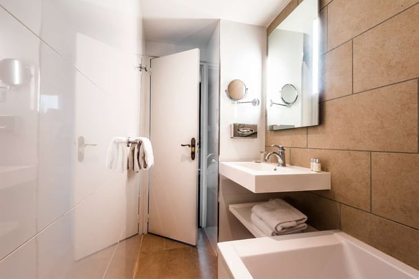 Classic Guest Bathroom