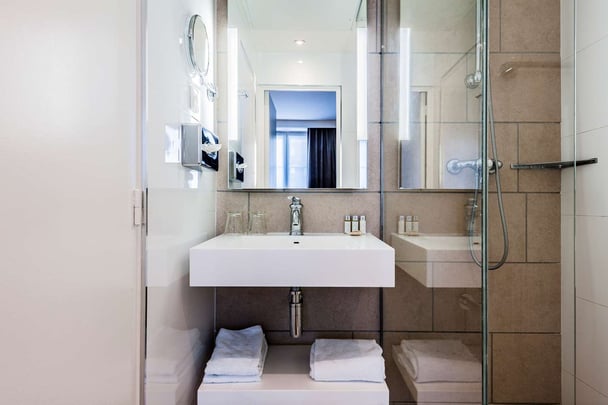 Superior Guest Bathroom