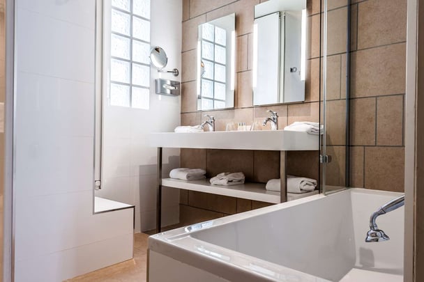 Junior Suite Bathroom