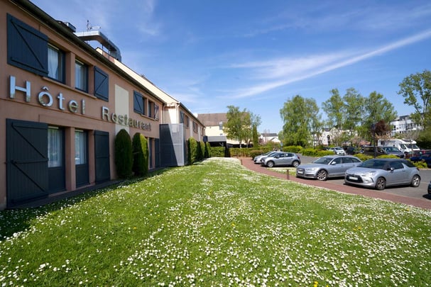 Best Western The Hotel Versailles - Car park