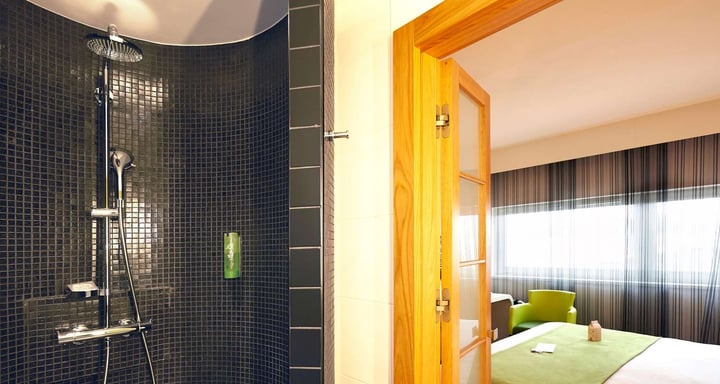 Superior King Bed Guest Room - Bathr