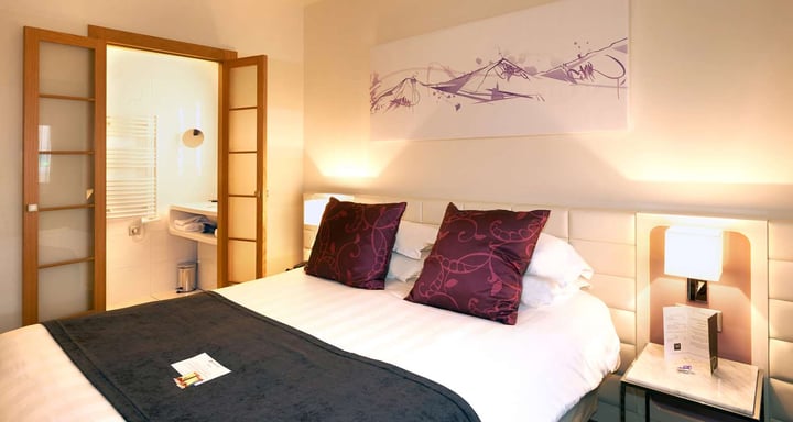 Standard Queen Bed Guest Room