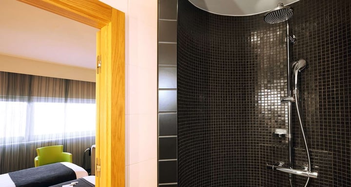 Standard Twin Bed Room - Bathroom