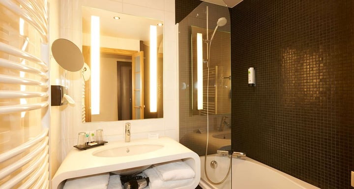 Family Guest Room - Bathroom