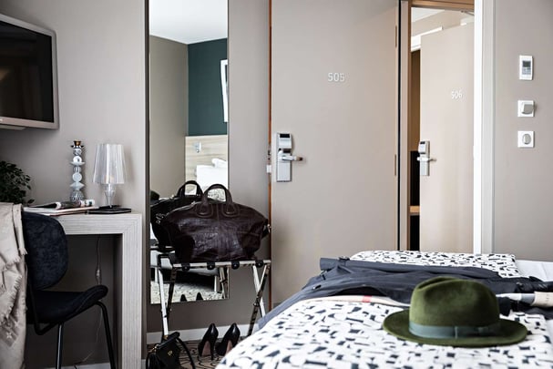 Interconnecting familiy room