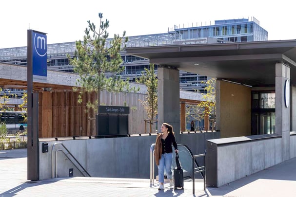 Gaité metro station nearby