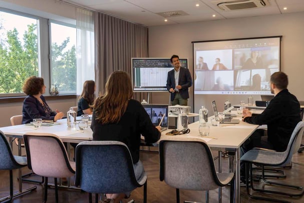 BEST WESTERN Plus Hotel Isidore - Rennes -  meeting room avec barre de visio