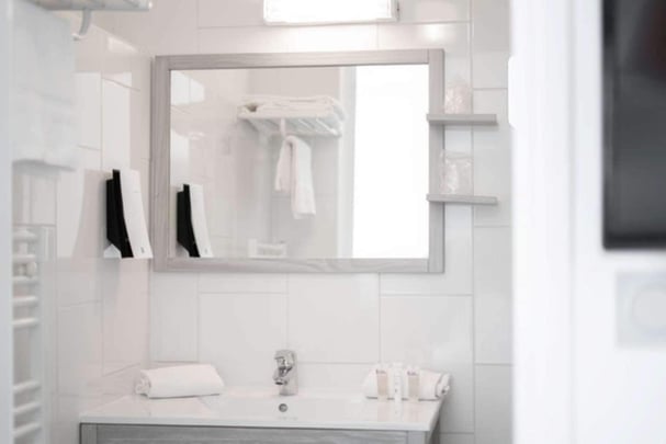 Standard Guest Bathroom