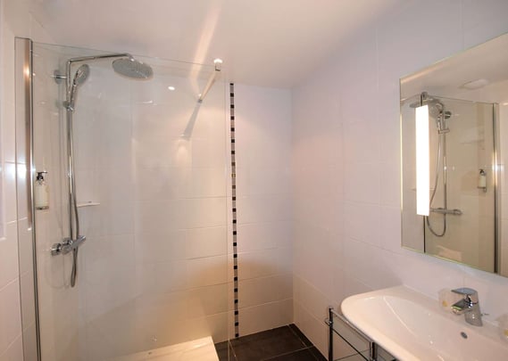 Classic Guest Bathroom