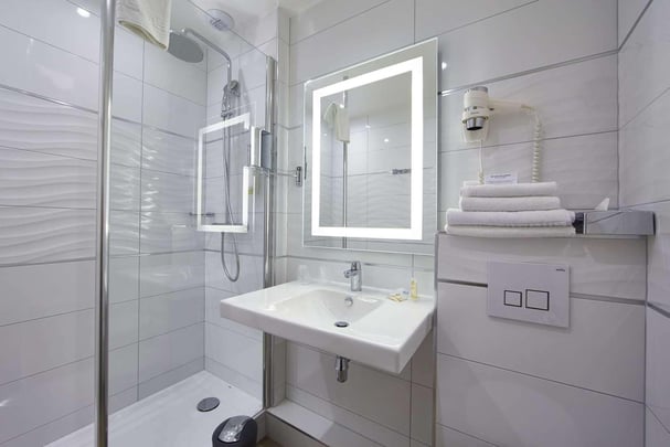 Bathroom - Deluxe Room