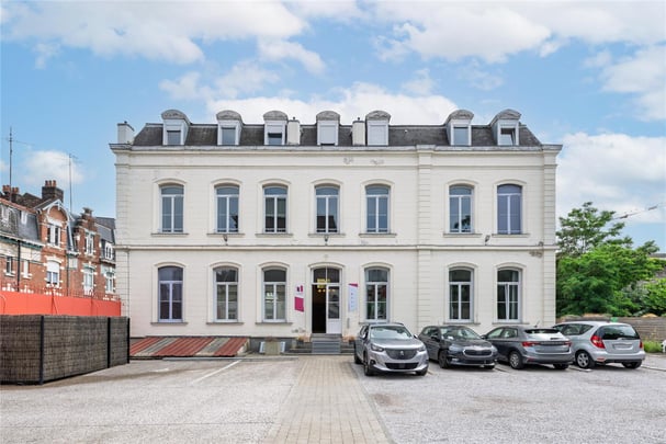 Exterior front Salons de l Urban