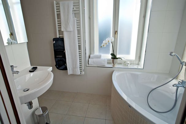 Suite Bathroom