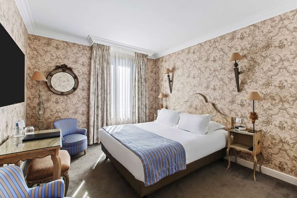 Larger Superior Room with Queen Size Bed