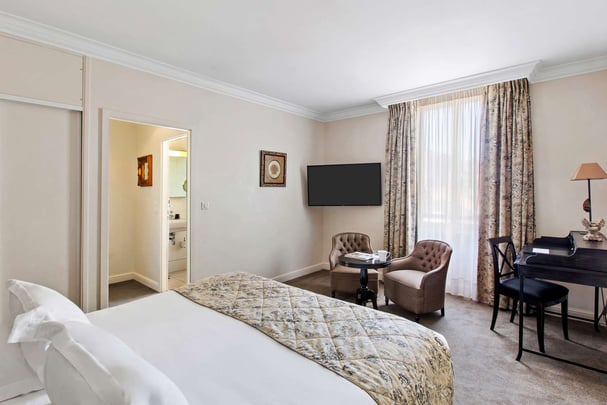 Larger Superior Room with Queen Size Bed