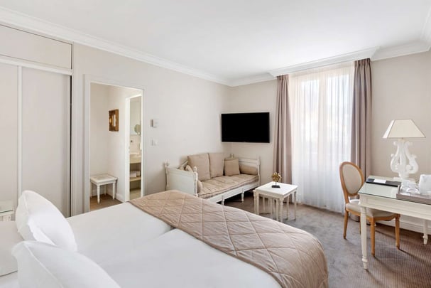 Larger superior Room with Twin Beds