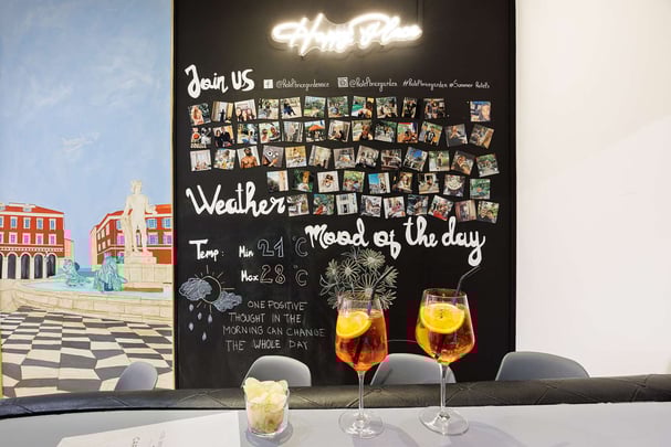 social wall cocktail