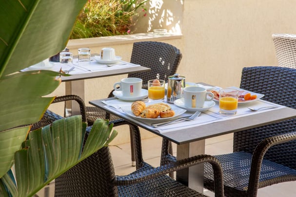 Breakfast Terrace