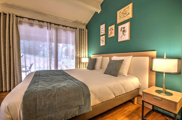 Large Comfortable Guest Room