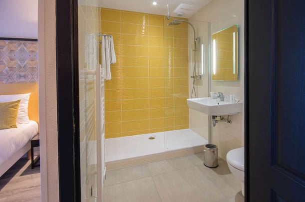 Standard Guest Room Bath