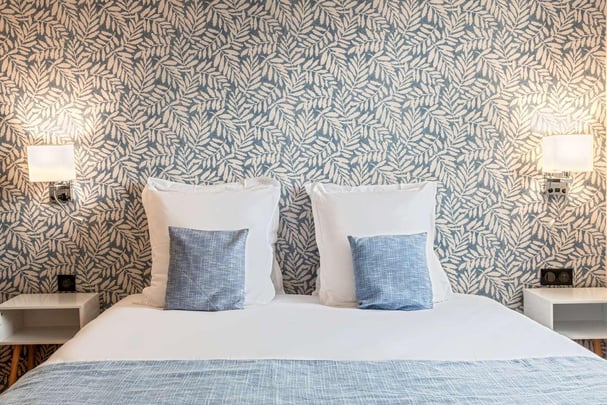 Lit - Papier peint - Chambre Confort