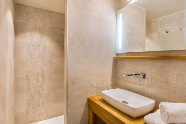 Bathroom - Comfort Guest Room