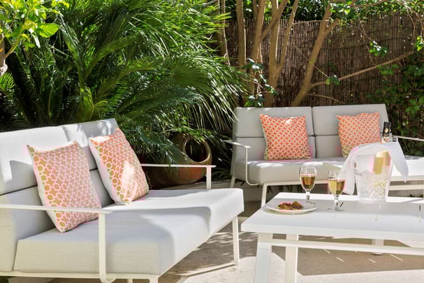 Cocktail Lounge - Terrace