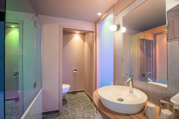Bathroom Aiden by best western Clermont Ferrand