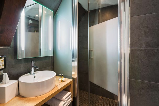 Bathroom - Standard Guest Room