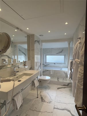 Suite bath