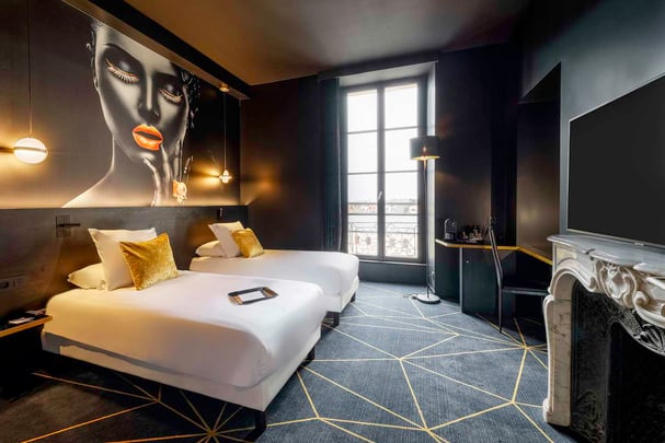 DELUXE ROOM TWIN BED