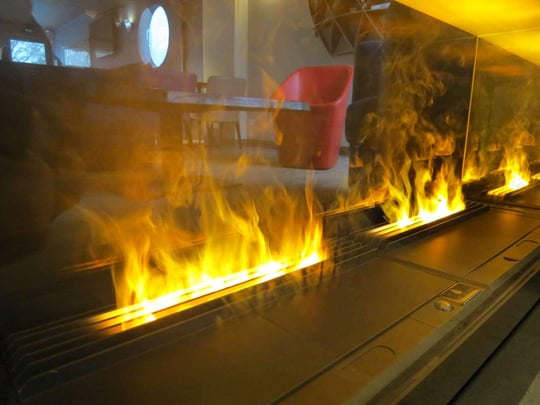 Bar and Lounge - Fireplace - Hotel Hotelio